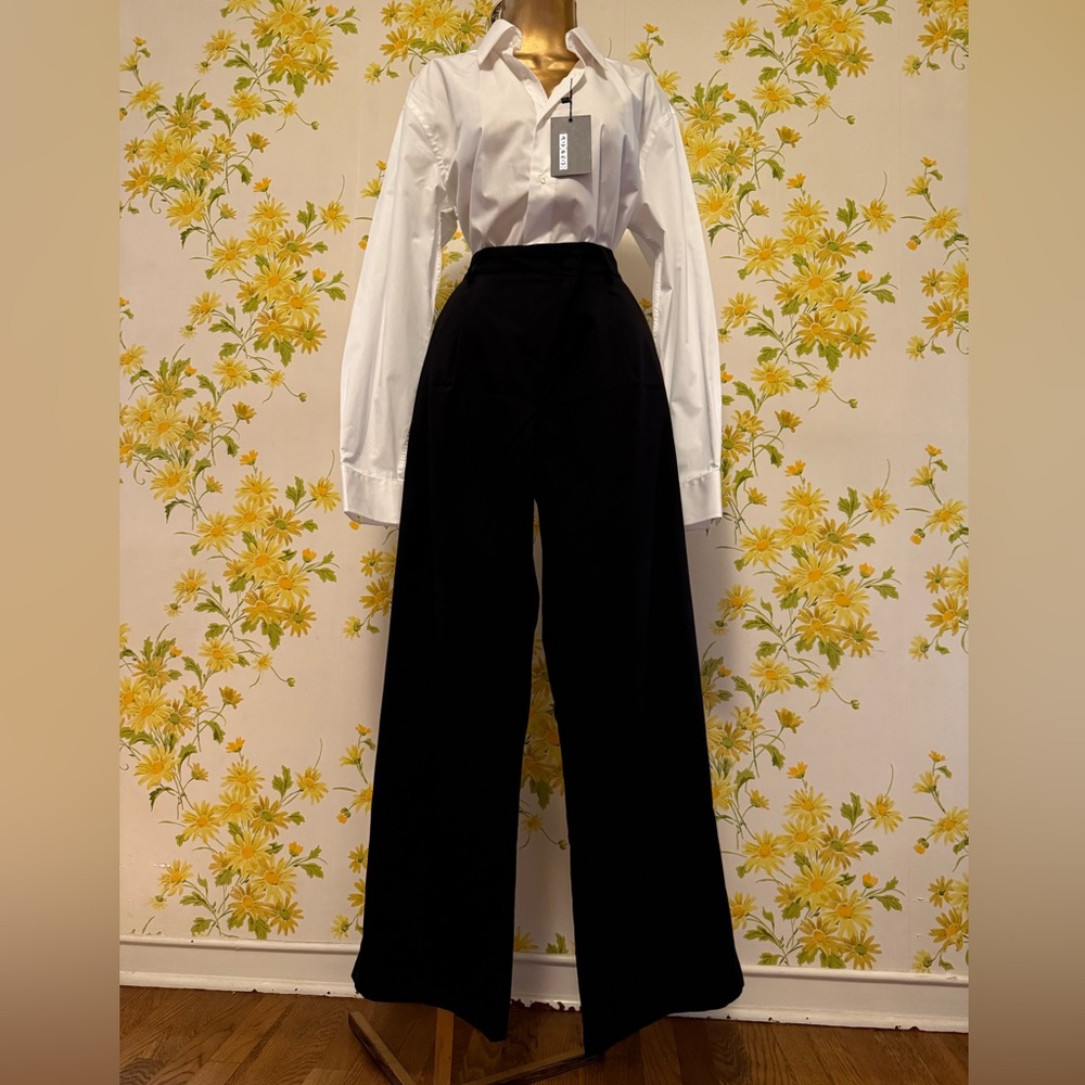 Crossed waist pleated wide leg trousers in black size M